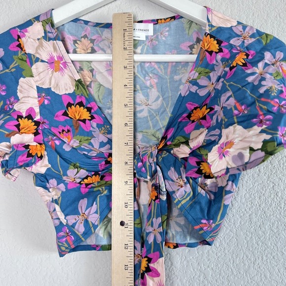 Lovers + Friends Blue Floral Crop Top - Picture 7 of 8